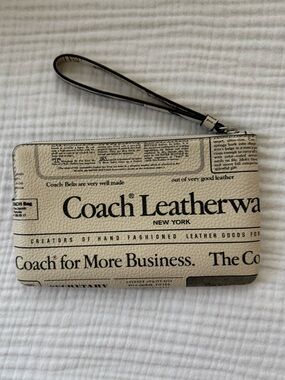 Coach Large Corner Zip Wristlet in Newspaper Print NEW
